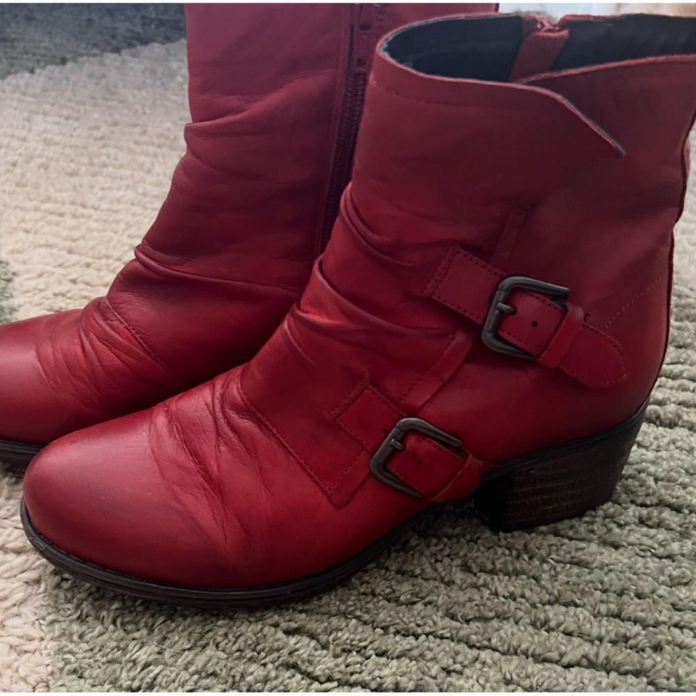 Miz Mooz round toe red leather boots 39